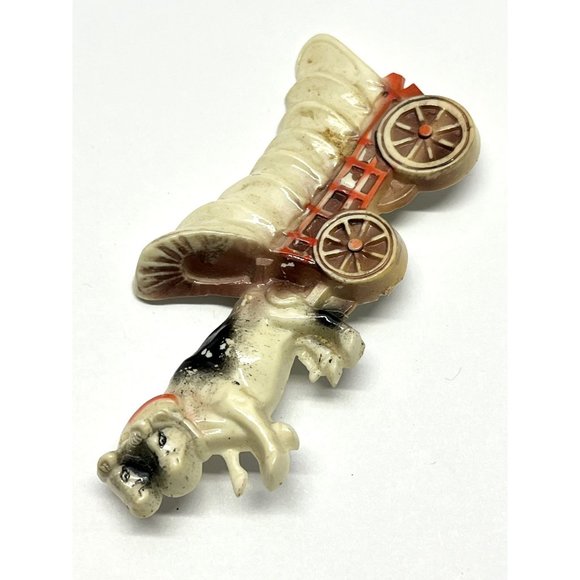 Vintage Plastic Covered Wagon Brooch Pin - Picture 4 of 5